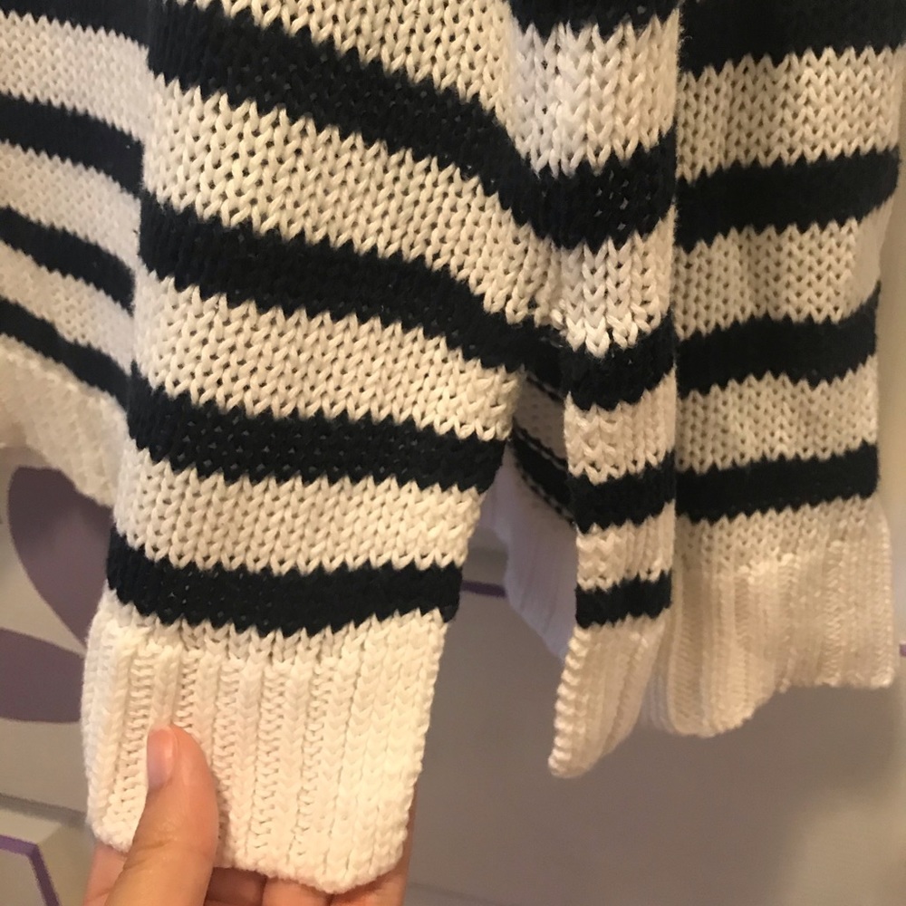 American Eagle navy white striped light sweater - Picture 3 of 6